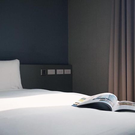 Hotel Leisure 台中輕行旅 Exteriör bild
