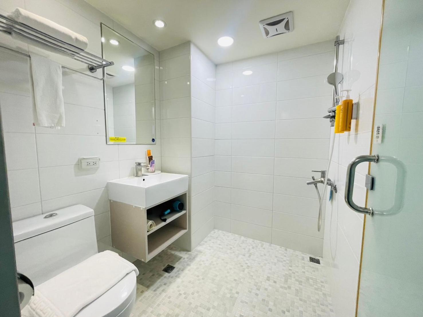 Hotel Leisure 台中輕行旅 Exteriör bild