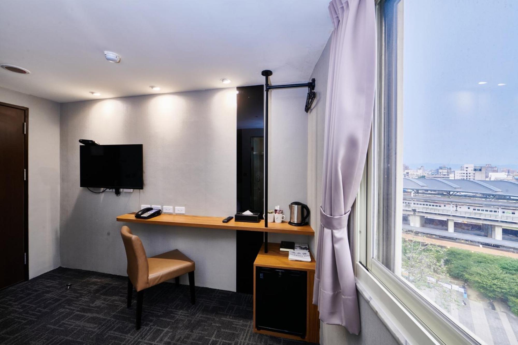 Hotel Leisure 台中輕行旅 Exteriör bild