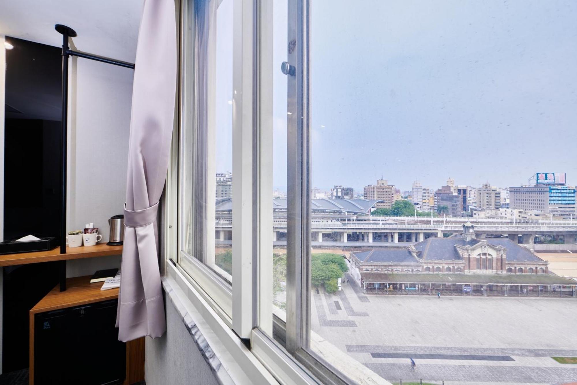 Hotel Leisure 台中輕行旅 Exteriör bild